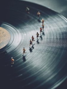 Zeffy Night Keeper | 宇宙人とのセルフィー - running-on-vinyl